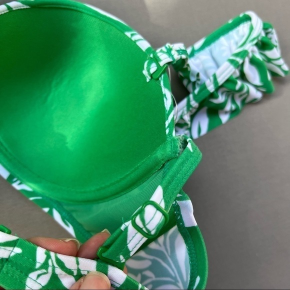𝅺Gottex Ruffle Sleeve Leaf Print Bikini Top Green/White Sz 32C NWOT - Picture 7 of 11